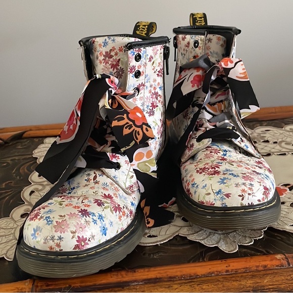 Dr. Martens Shoes - Rare Dr Martens Delaney Floral Boots